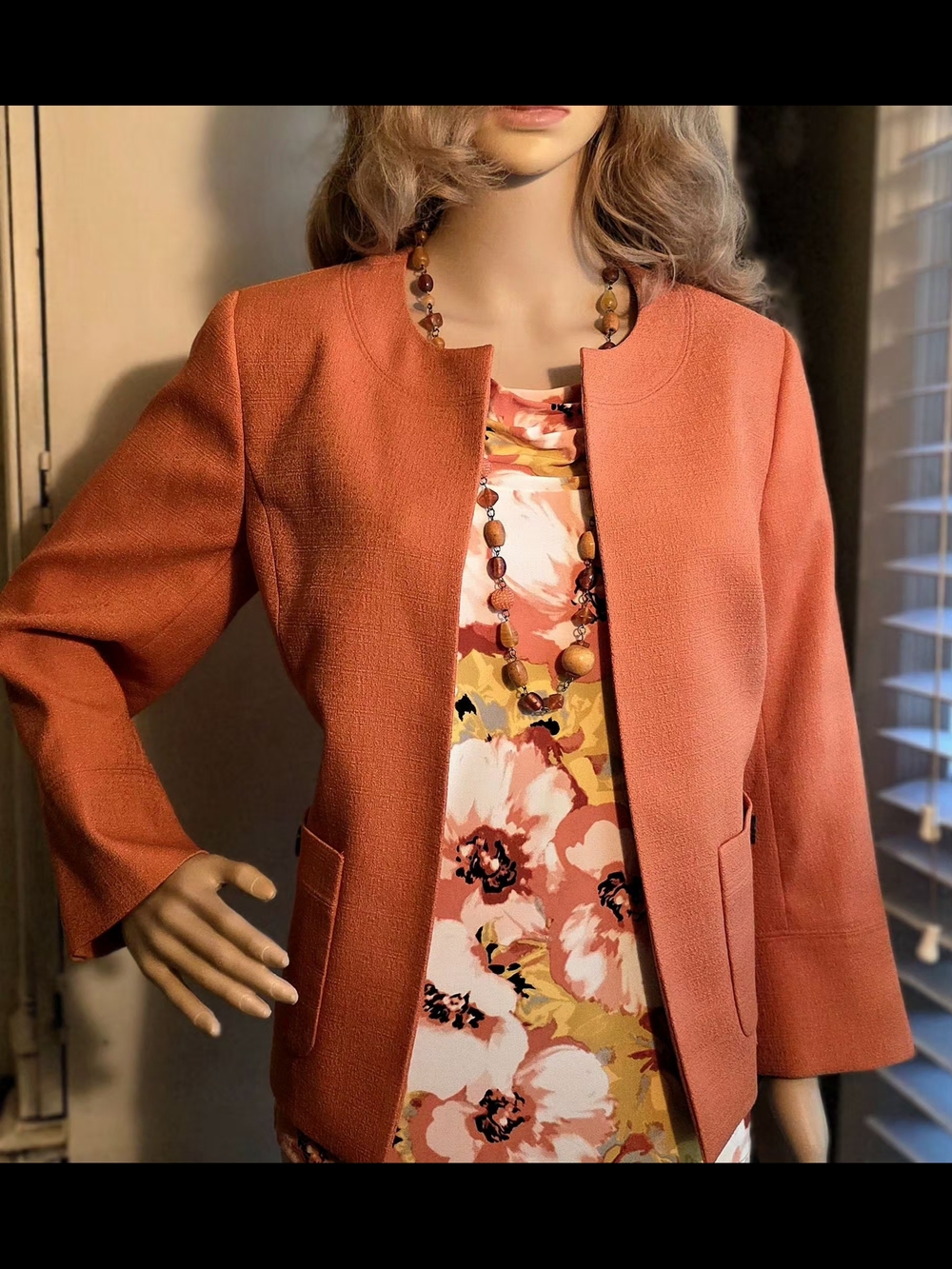 NWT Kasper 3-Piece Blazer & Blouse Set – Size 8/L – 1 Necklace incl